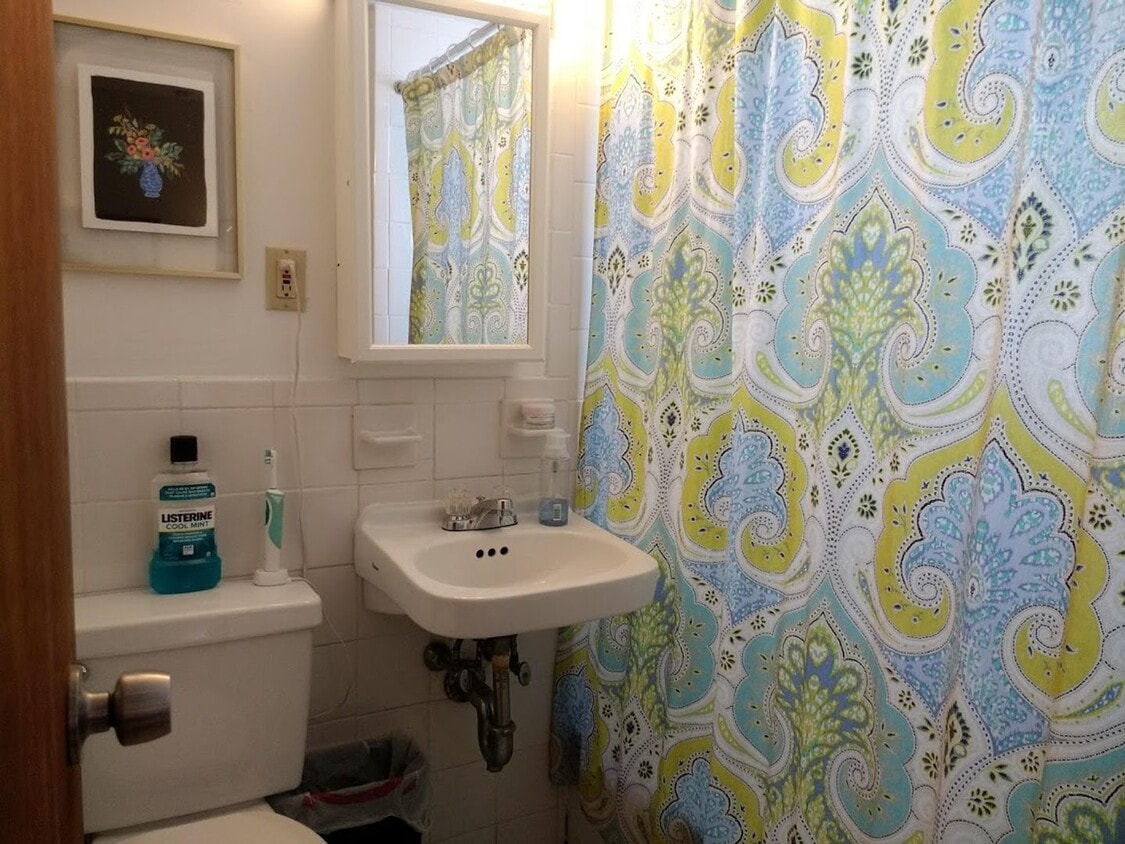 Building Photo - NO FEE!! GREAT DEAL IN PRIME LOCATION!!!  KENMORE STUDIO WITH DISHWASHER AVAILABLE 9/1