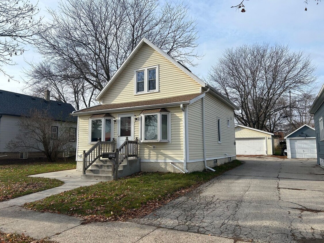 1229 S 86th St, West Allis, WI 53214 House Rental in West Allis, WI