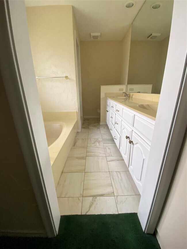 Building Photo - 7205 Claybrook Dr