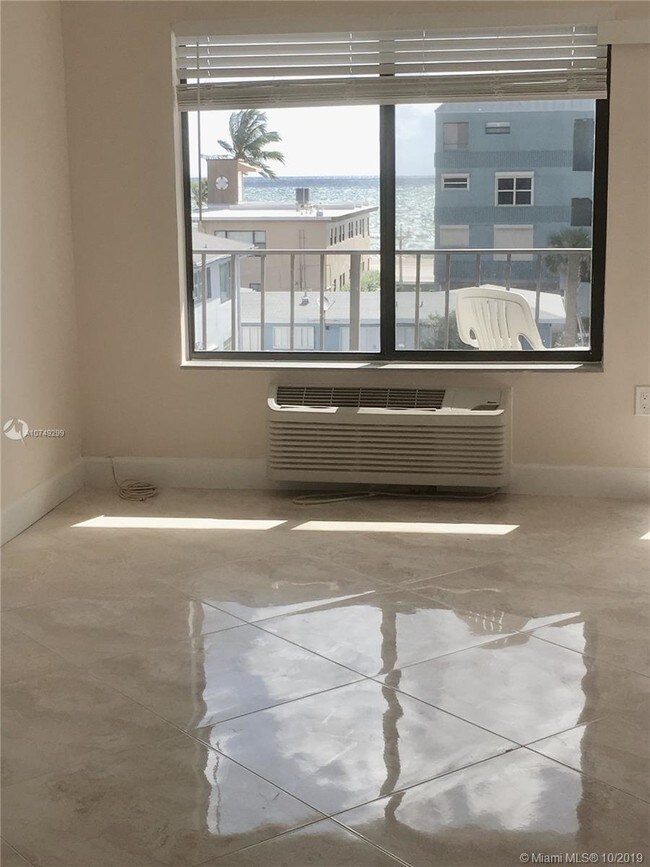 Foto del edificio - 3215 N Ocean Dr