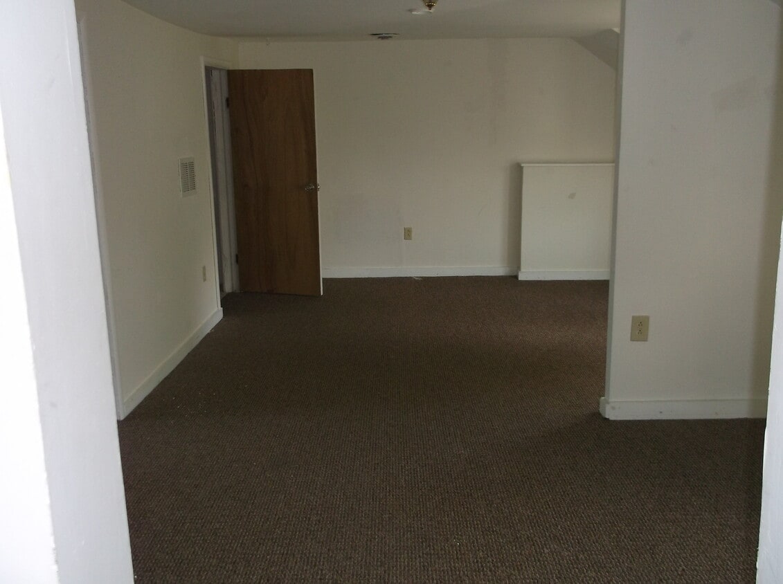Building Photo - 507 Roberts St