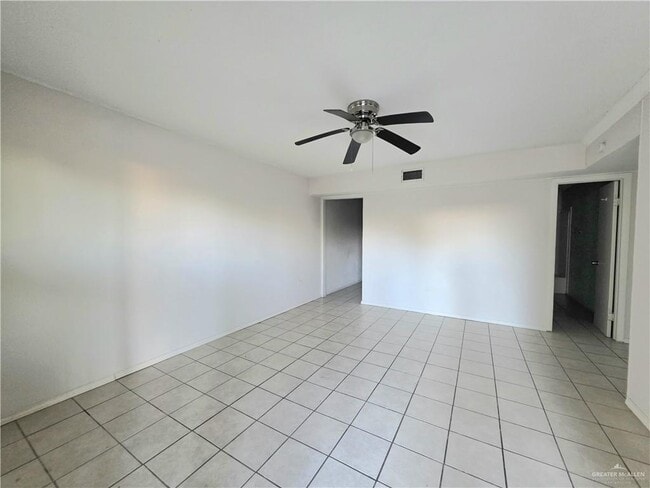 Foto del edificio - 14 Perkins Ave