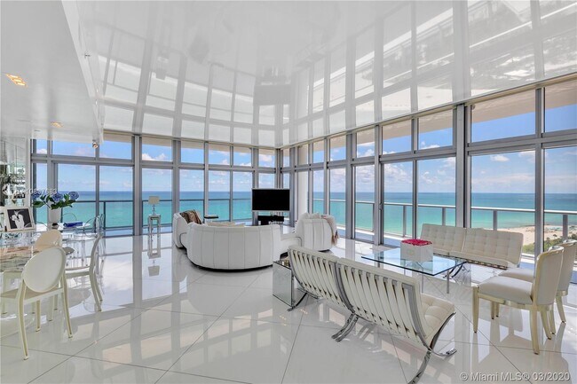 Building Photo - 3737 Collins Ave