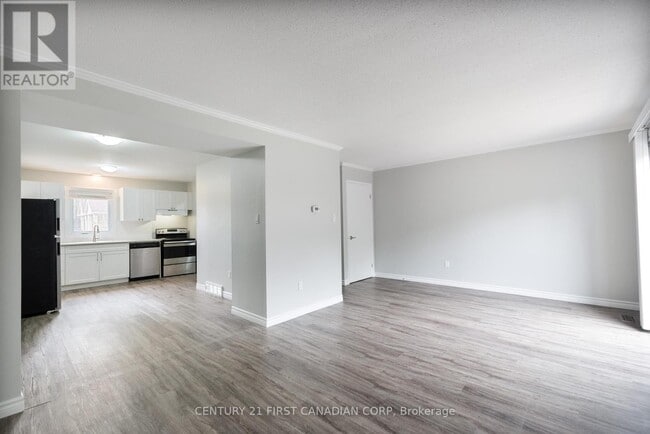 Building Photo - 217 Martinet Ave