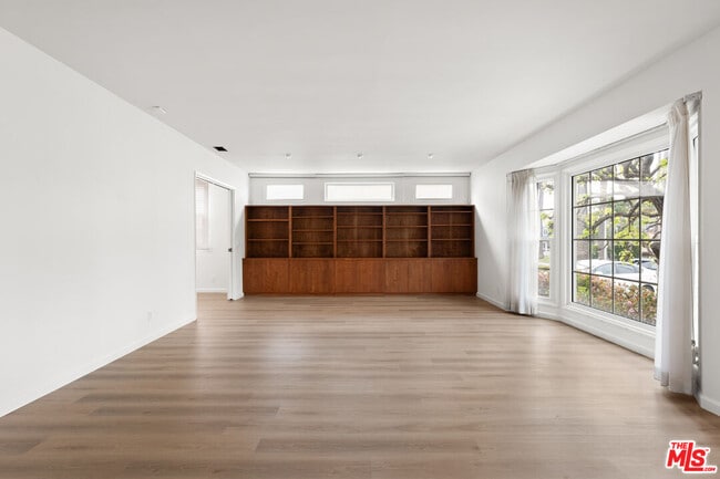 Building Photo - 433 18th St