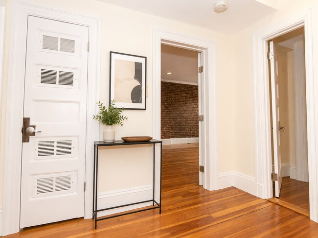 Foto del edificio - 1616 Beacon St