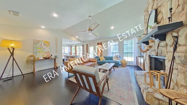 Building Photo - 410 Spanish Moss Trail