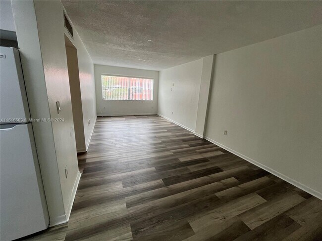 Building Photo - 495 NW 72nd Ave