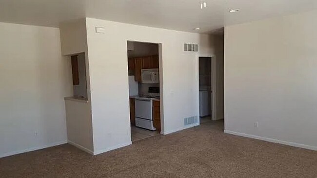 Foto del edificio - 2121 Kasold Dr