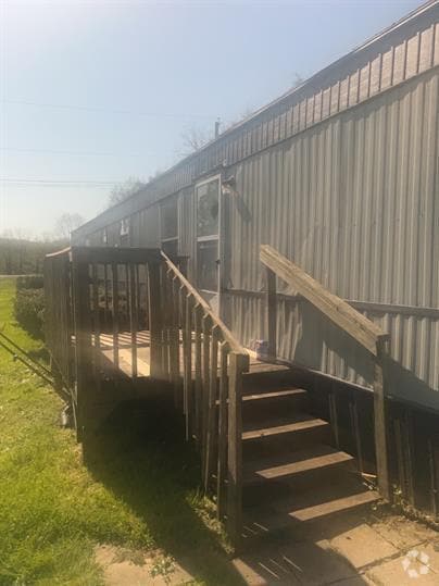 Building Photo - 115 Russell Dr