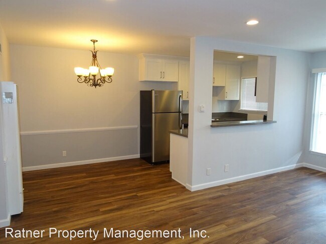 Building Photo - 624 N Hayworth Ave