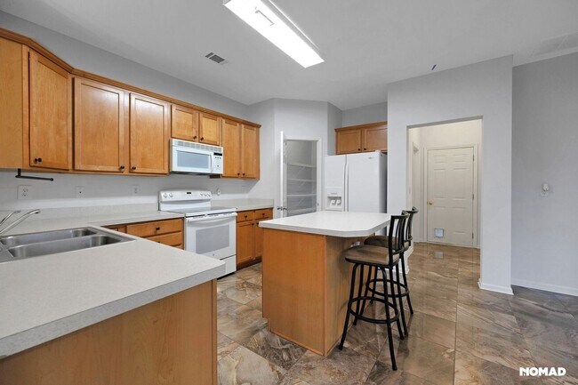 Foto del edificio - Charming 3BR Townhome in Lawrenceville