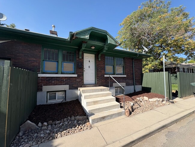 Building Photo - 505 E Gallacher Pl