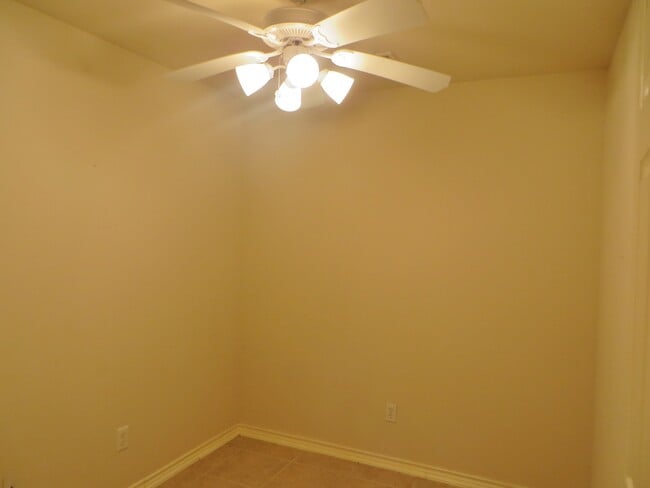 Building Photo - 117 Pecos Ct
