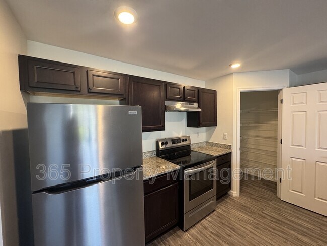 Foto del edificio - 1195 Highlands Rd