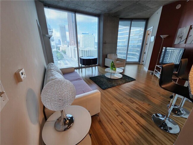 Foto del edificio - 400 W Peachtree St NW