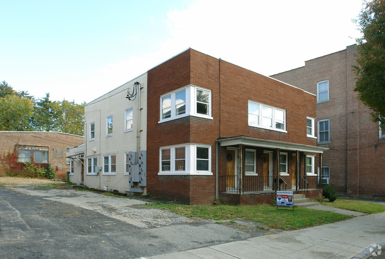 Building Photo - 436 Main St