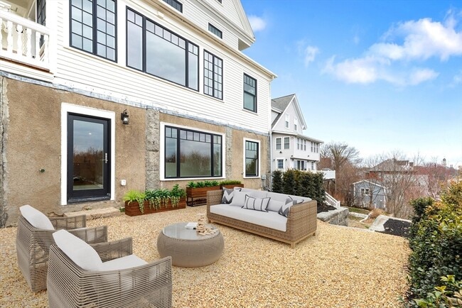 Building Photo - 32 Beacon St