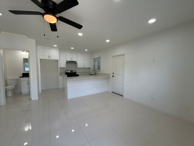 Foto del edificio - 329-335 E. Palmyra Ave. Orange, CA 92866