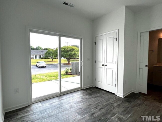 Foto del edificio - 3 Bedroom Townhome for Sale