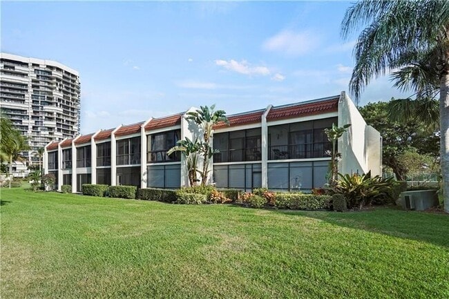 Building Photo - 1801 Consulate Pl