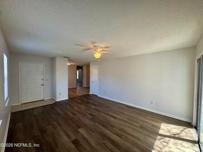 Foto del edificio - 8846 Cavender Dr