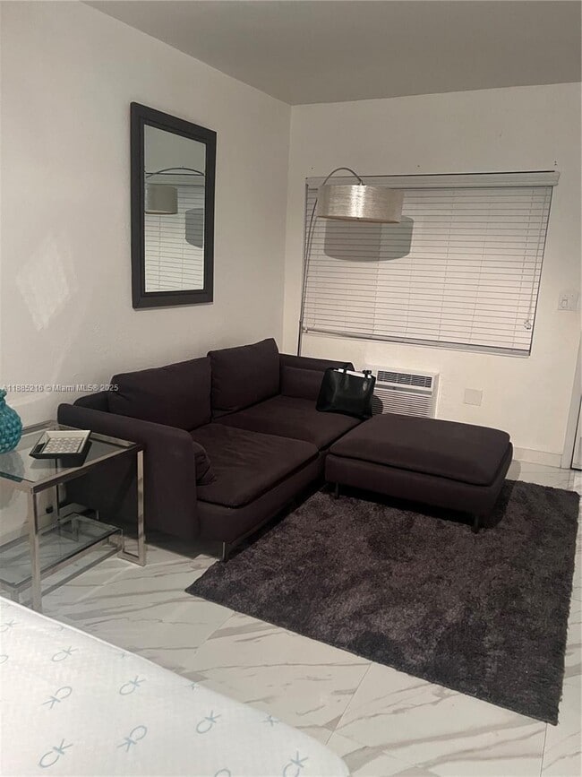 Foto del edificio - 1611 West Dr