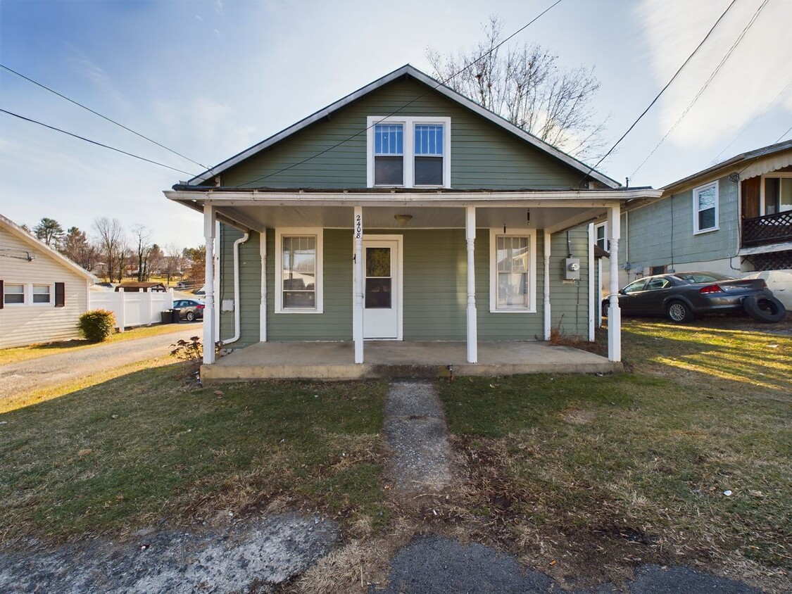 Primary Photo - Wonderful 2-bedroom Craftsman House