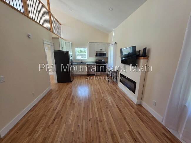 Building Photo - 104 Perennial Gardens
