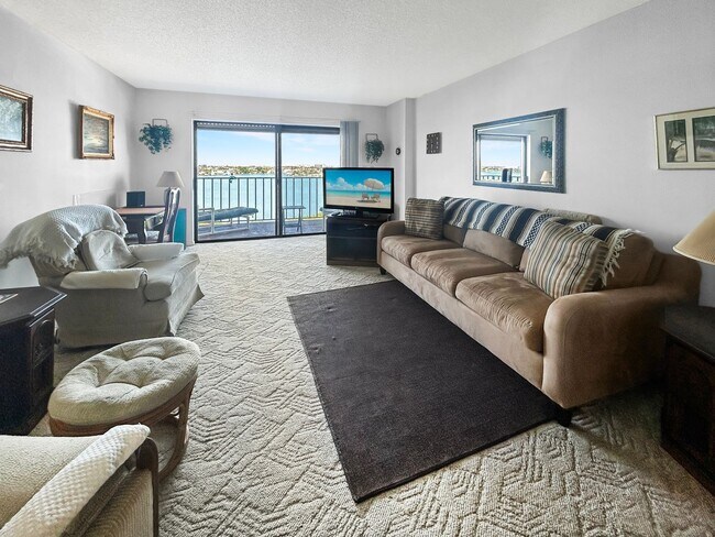 Foto del edificio - Waterfront Furnished 1 Bed, 1.5 Bath at Chateau Towers – 9th Floor with Balcony