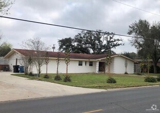 Building Photo - 400 Jackson Ave W