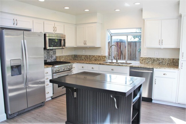 Building Photo - 3678 Annis Cir