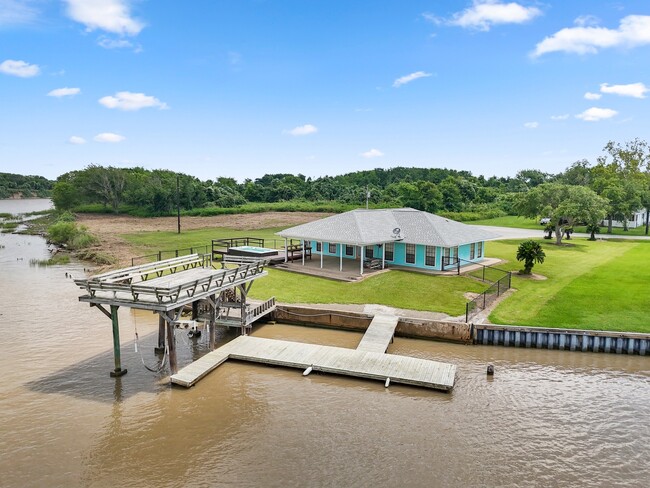 Building Photo - 779 Cr 257