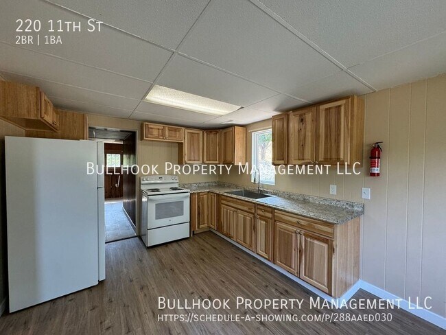 Foto del edificio - Modern main floor 2-Bedroom Apartment with...