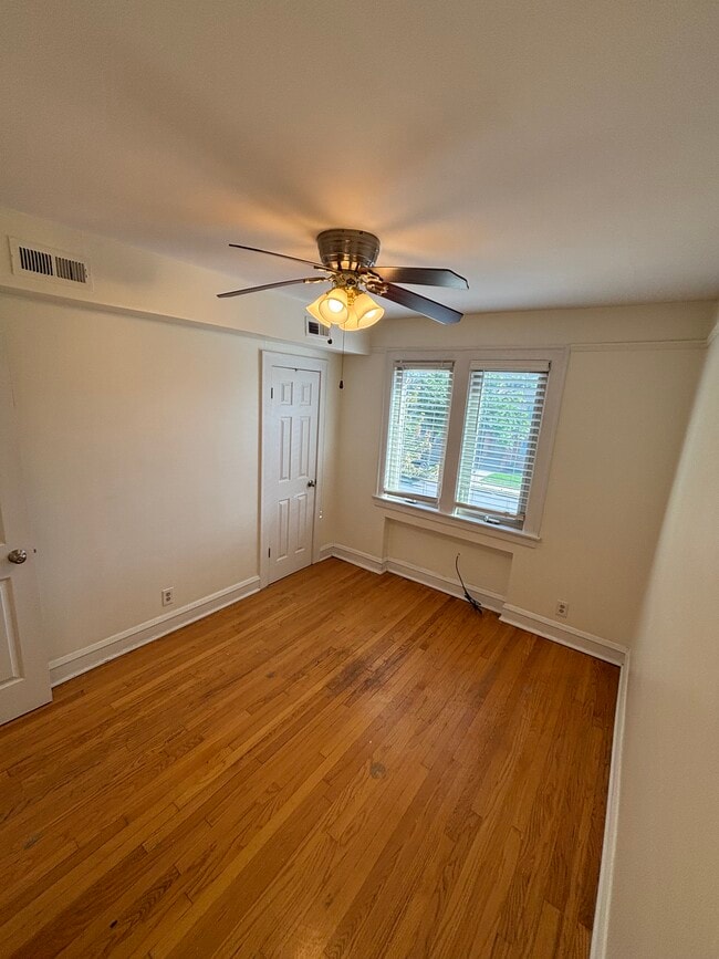Building Photo - 5844 W 55th St