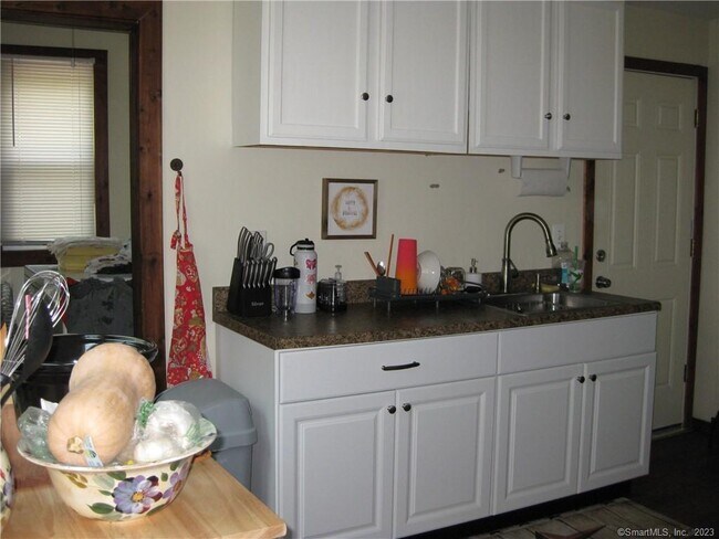 Building Photo - 34 Terryville Ave