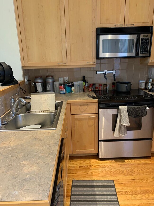 Building Photo - Charming 2 Bed/1.5 Bath Townhome Near Downtown Boulder