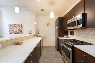 Building Photo - 232 Pavonia Ave