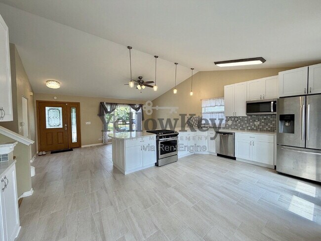 Building Photo - 613 Greystone Ln