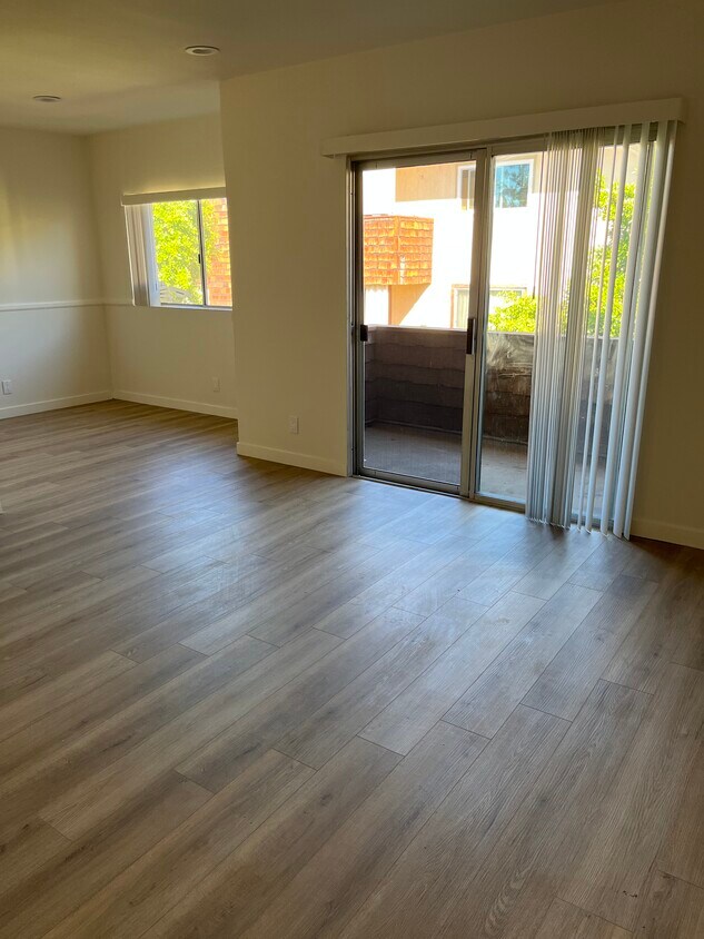 Foto principal - 5400 Newcastle Ave