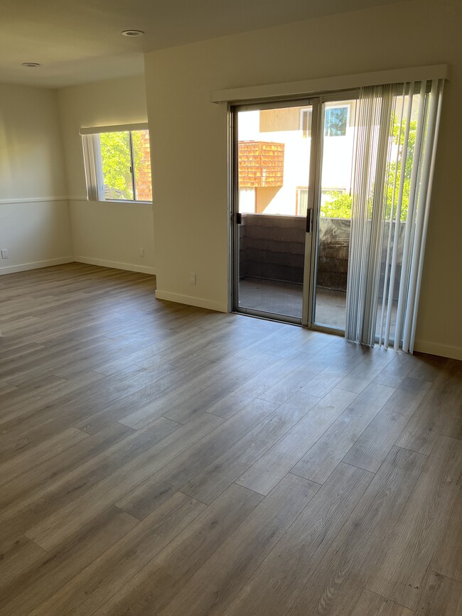 Building Photo - 5400 Newcastle Ave