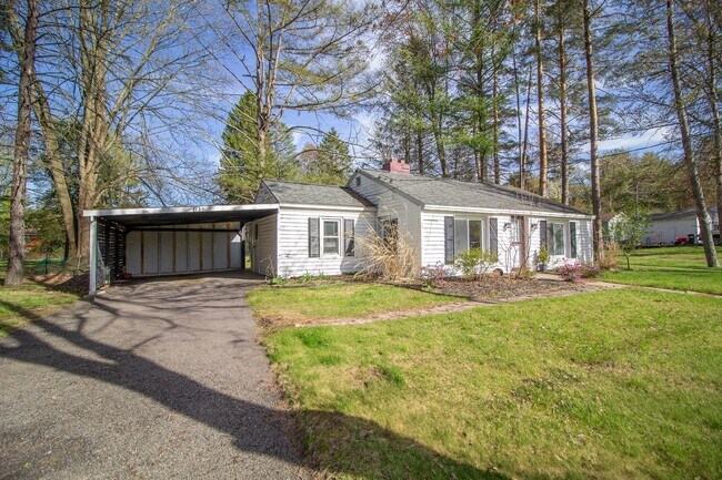 Foto del edificio - 934 Mohegan Rd