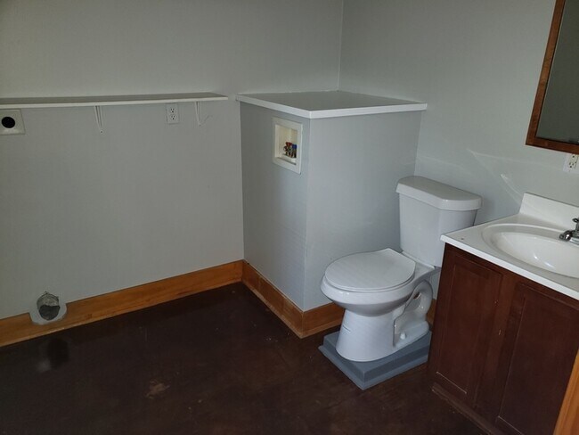 Foto del edificio - Spacious 2-level apartment with 1 bedroom and 2 full baths located in Kansas City, MO.