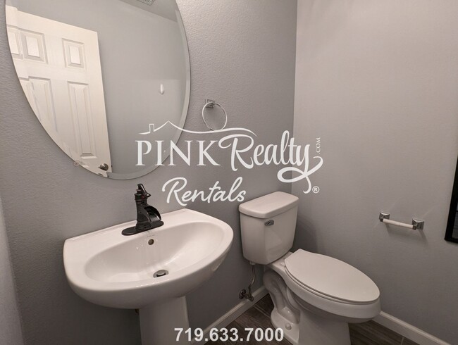 Foto del edificio - Charming 2 Bedroom Townhome!