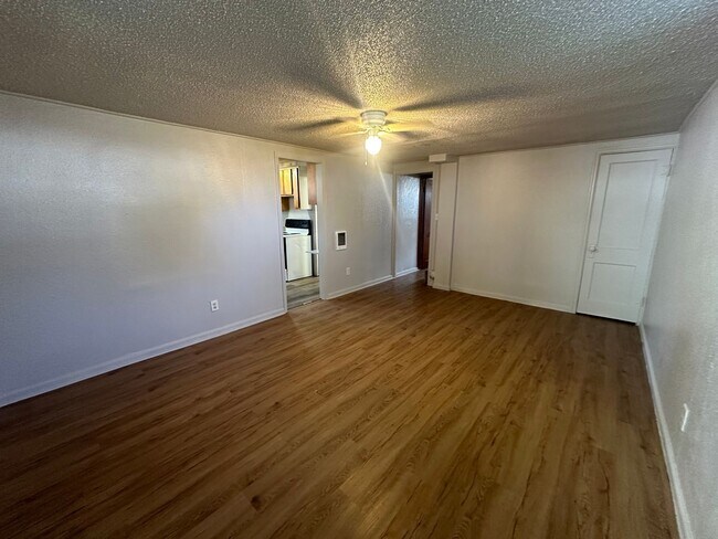 Foto del edificio - 1102 E 14th St