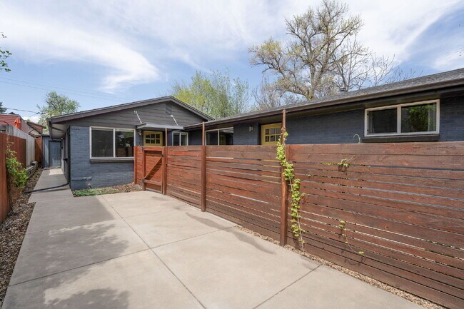 Foto del edificio - Beautiful 2-Bedroom Duplex with Granite Countertops & Hardwood Floors in the Heart of Denver!