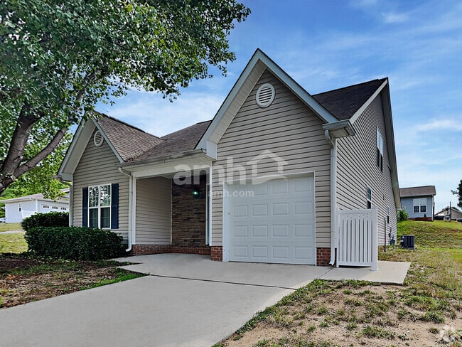 Building Photo - 5765 Regent Village Dr