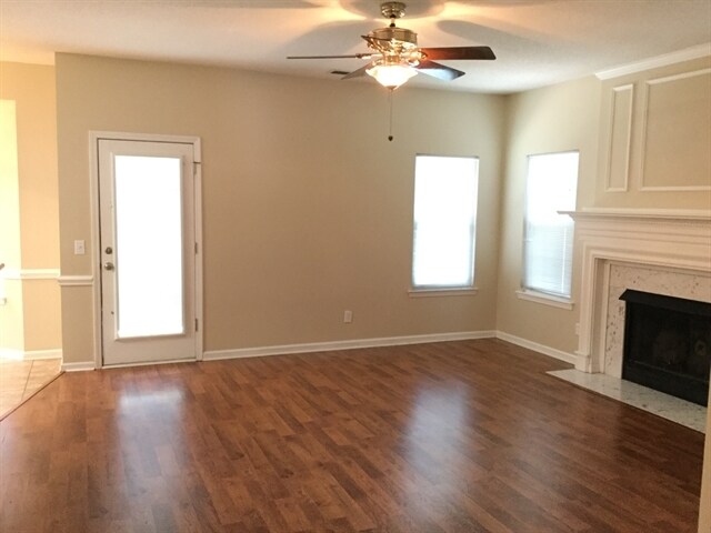 Building Photo - 1364 Yorkshire Place NW