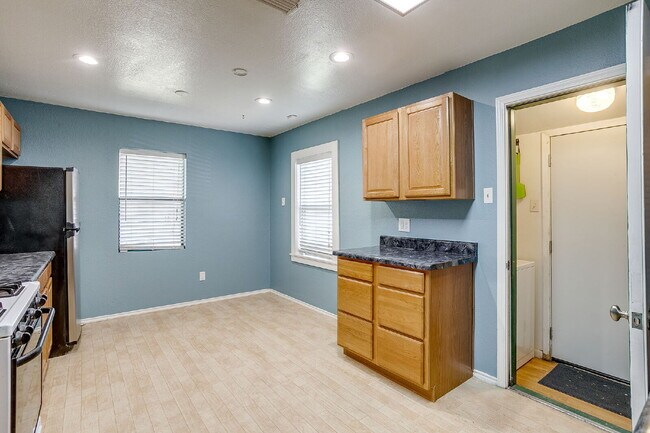 Foto del edificio - Charming 3-Bedroom Cottage in River Oaks