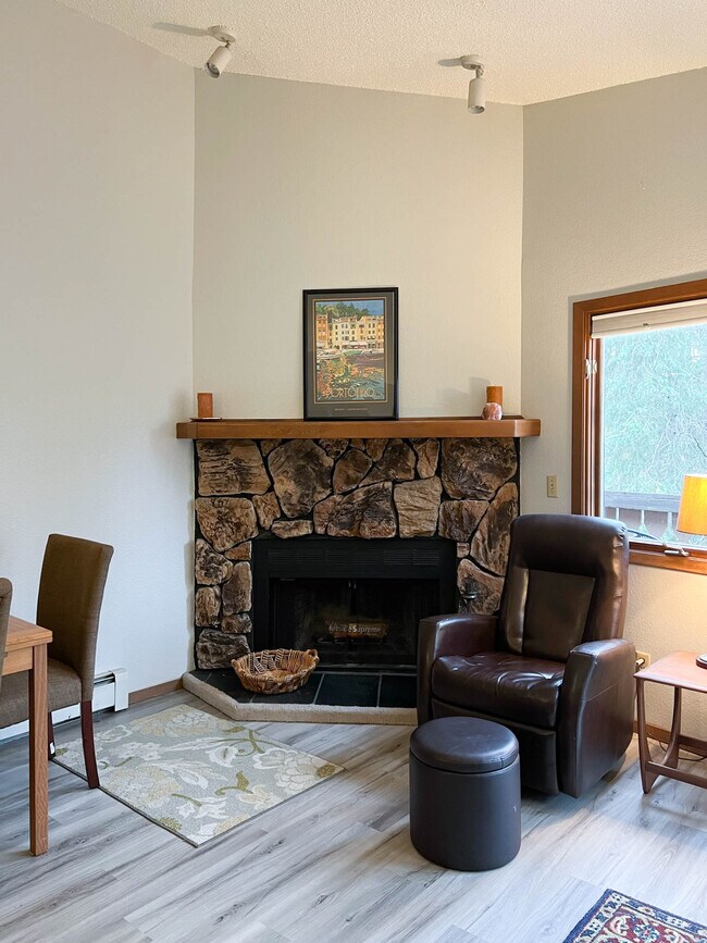 Building Photo - 4764 Mills Dr